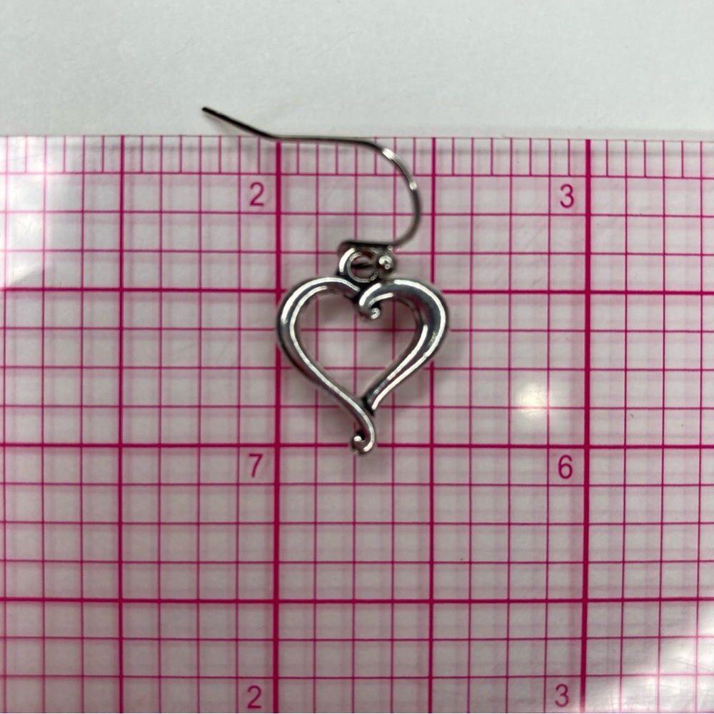 💰 𝕊 𝕠 𝕝 𝕕 💰 Antique Silver Heart Drop Earrings - Picture 10 of 12